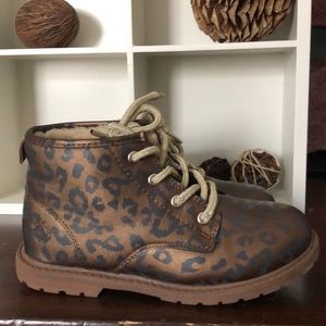 NWOT Oshkosh girls cheetah print boot